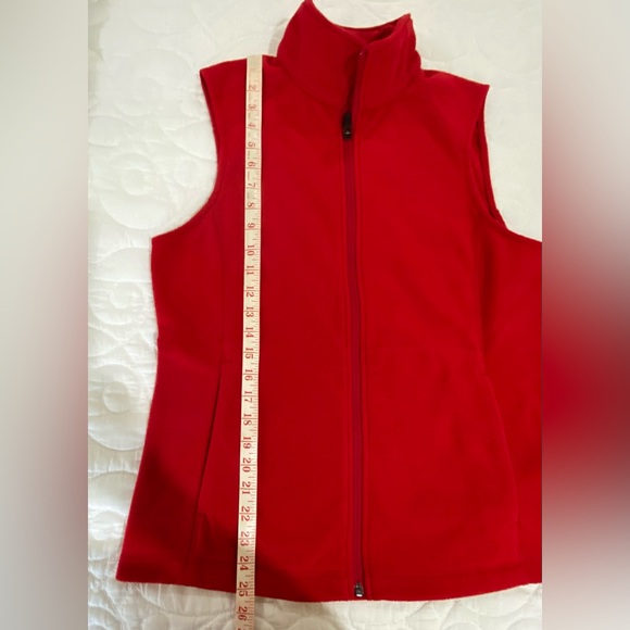 Land’s End Women’s Medium Red Fleece Vest - Picture 10 of 10